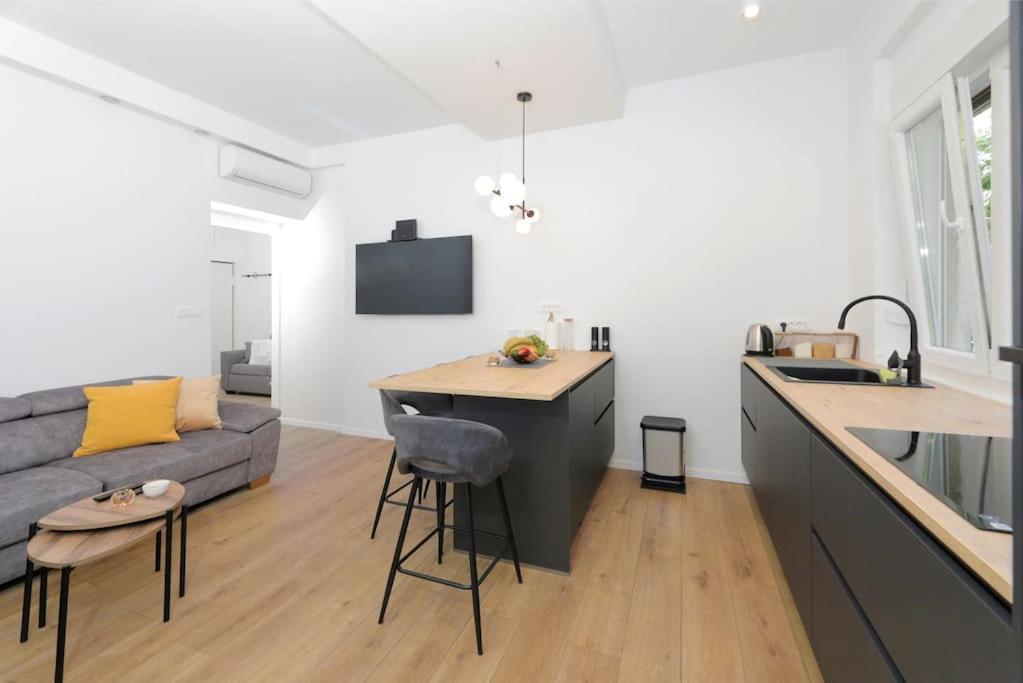 Tata Apartment Spalato Esterno foto